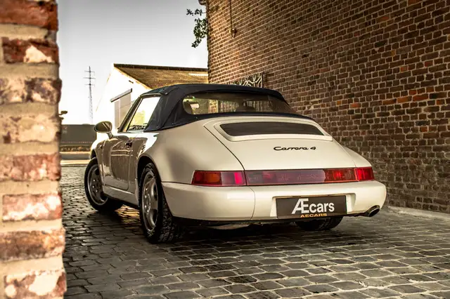 Porsche 911 view 4