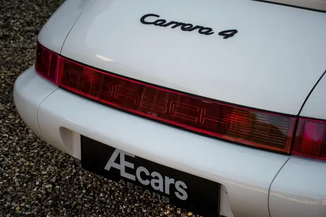 Porsche 911 view 14