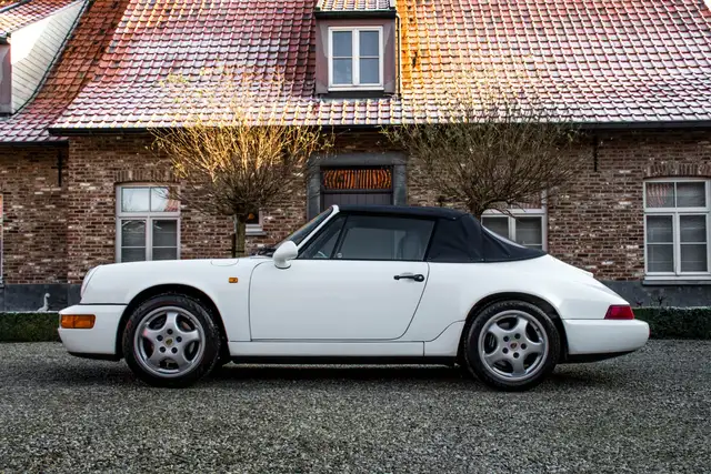 Porsche 911 view 6