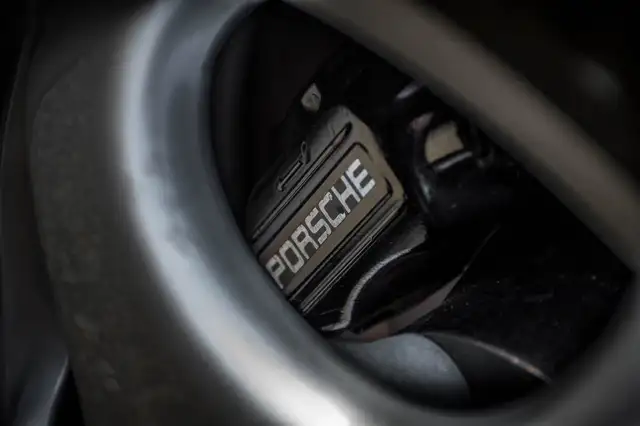 Porsche 911 view 10