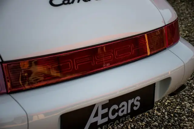 Porsche 911 view 13