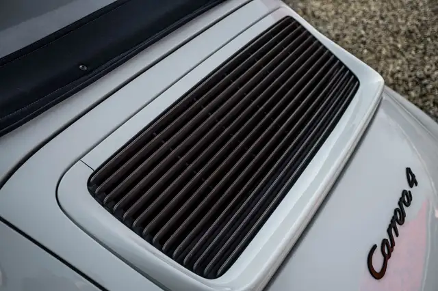 Porsche 911 view 11