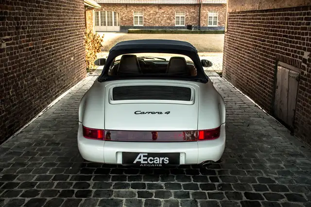 Porsche 911 view 3