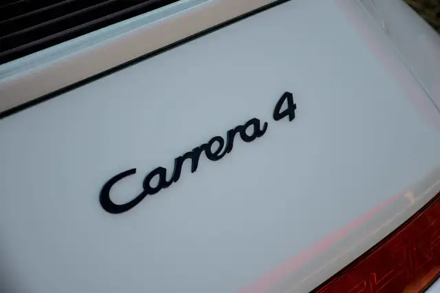 Porsche 911 view 12
