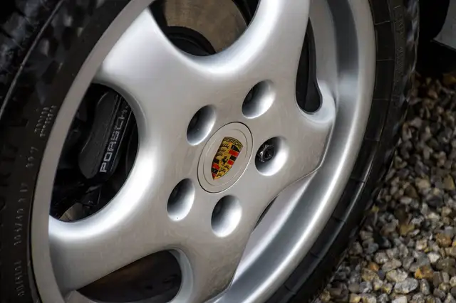 Porsche 911 view 9