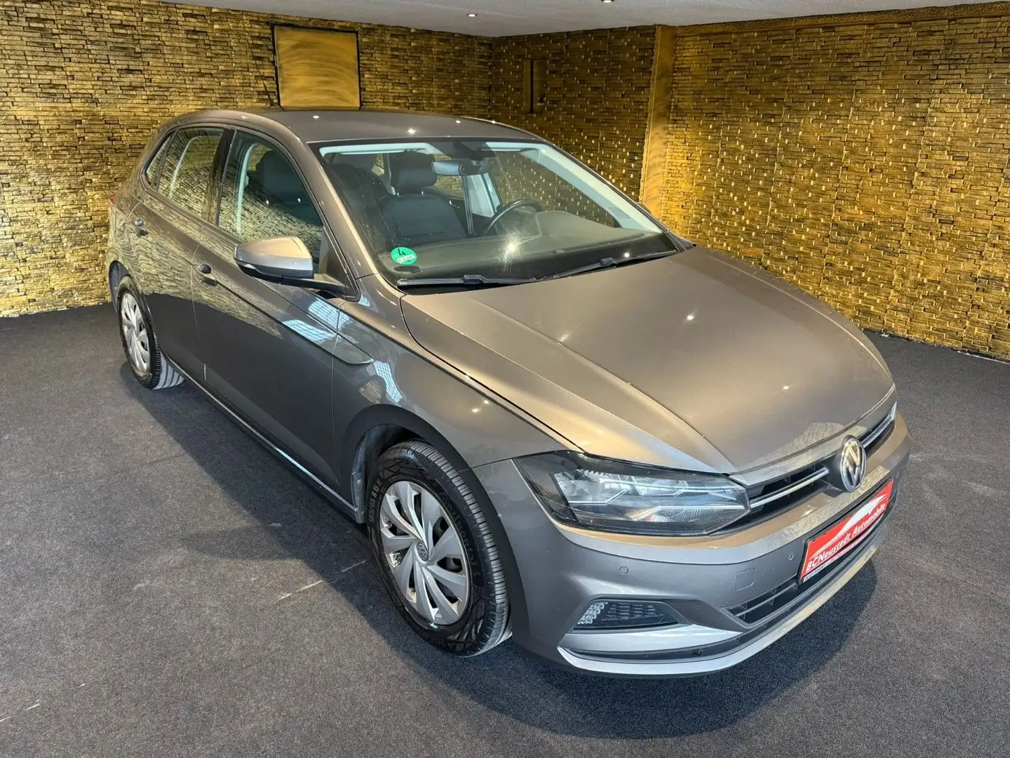 Volkswagen Polo VI Comfortline Grau - 1