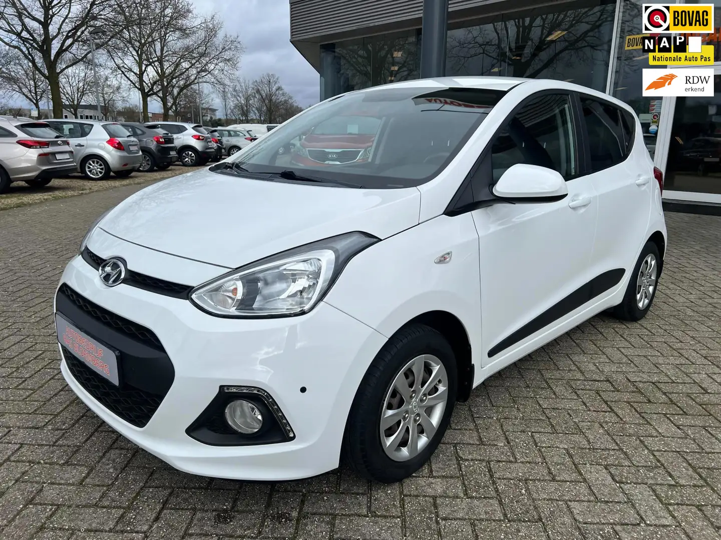 Hyundai i10 1.0i i-Motion Go! Navigatie, Dab, Bluetooth, 5 deu Weiß - 1