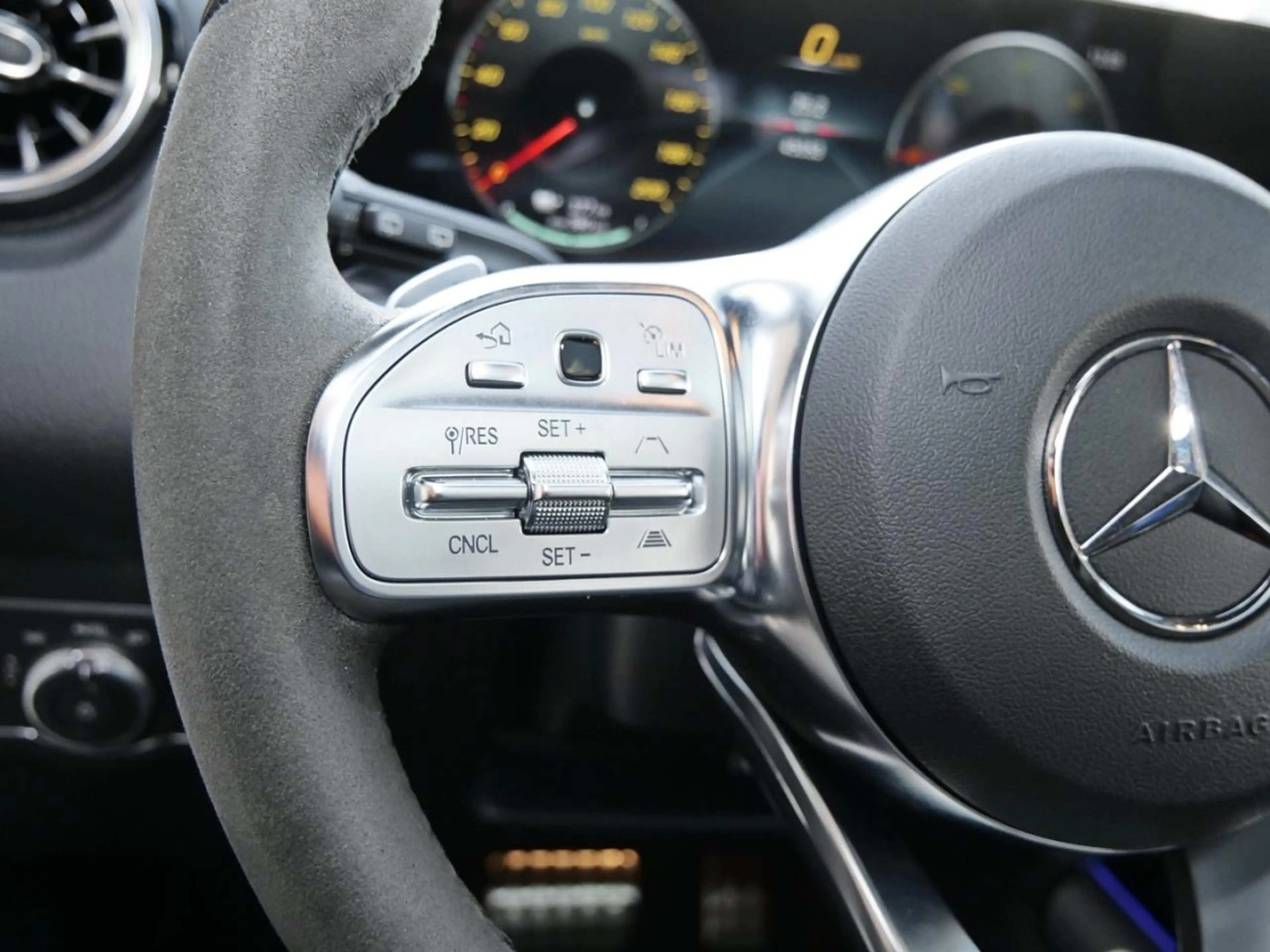 Mercedes-Benz EQB 350 4M AMG Night Panorama Distronic 360° — photo 10
