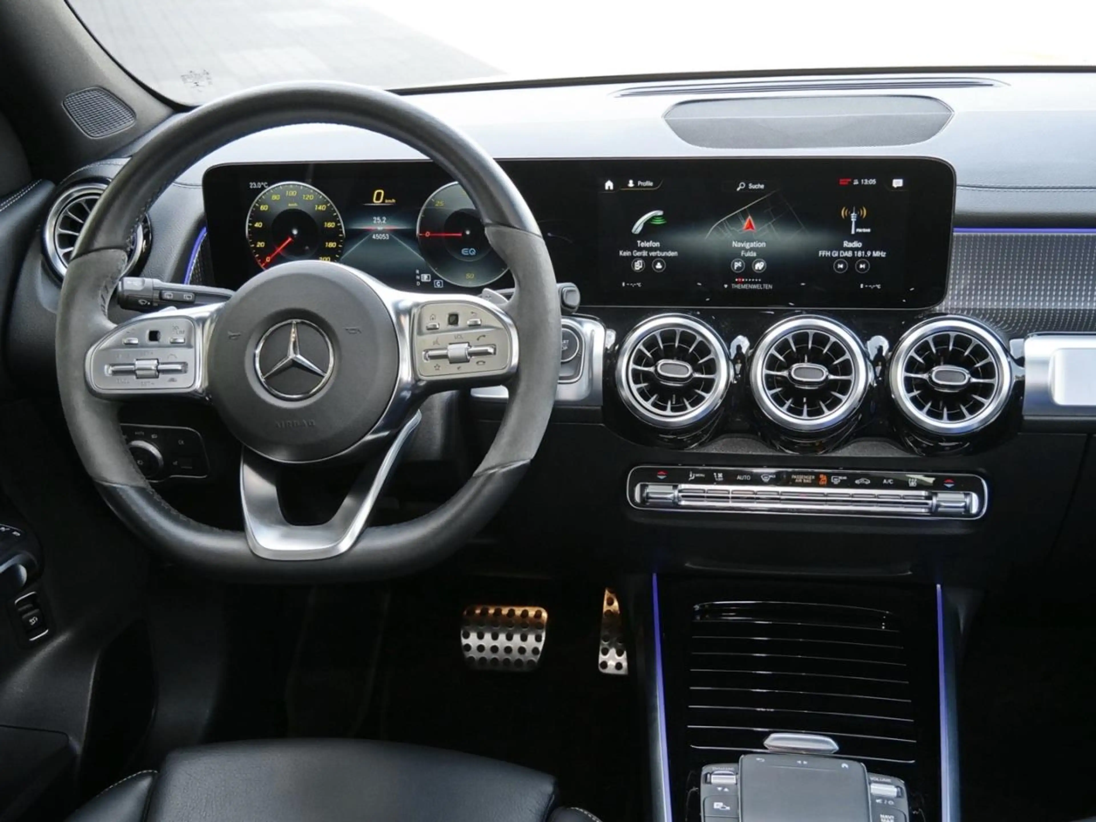 Mercedes-Benz EQB 350 4M AMG Night Panorama Distronic 360° — photo 7