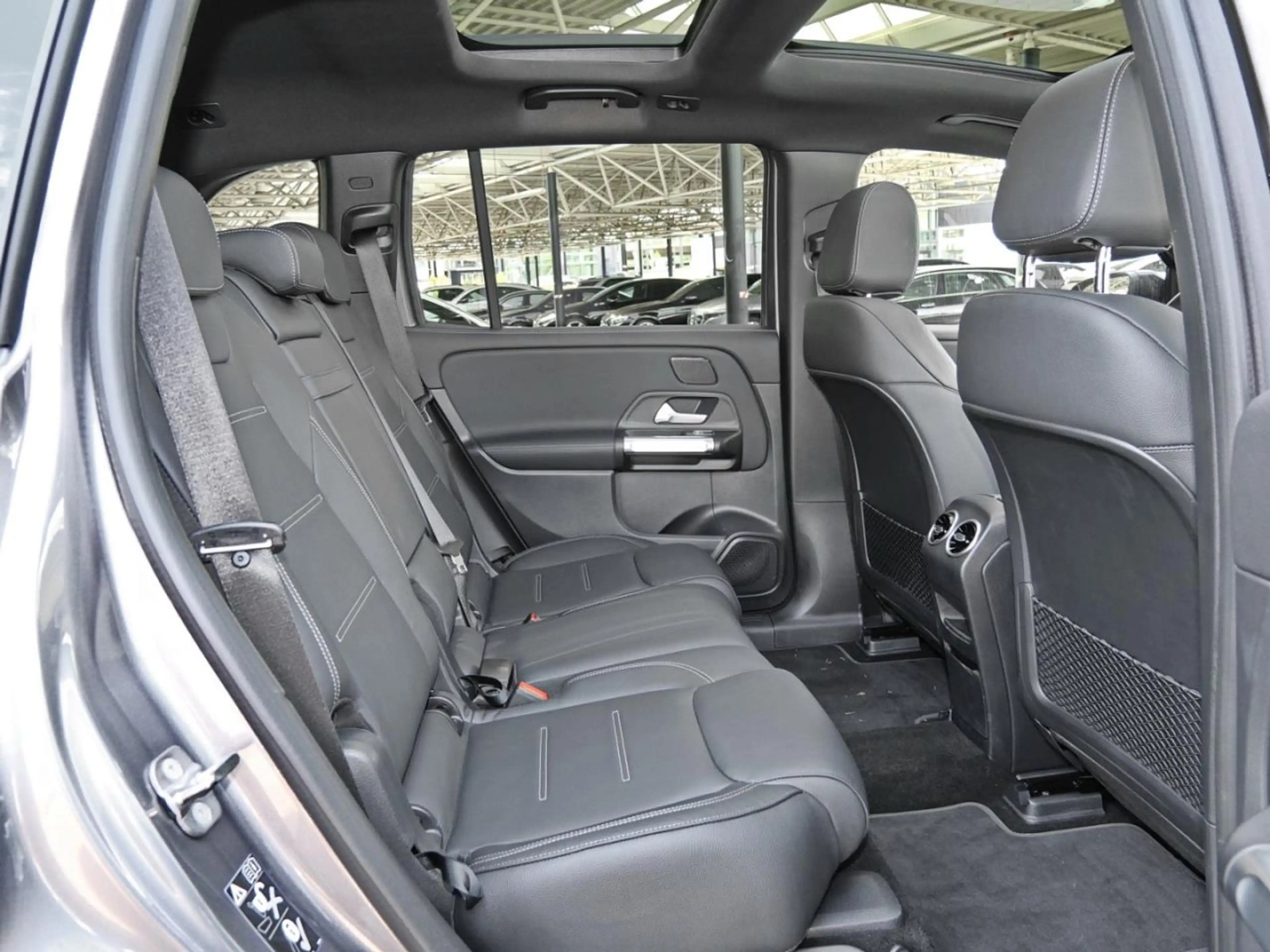 Mercedes-Benz EQB 350 4M AMG Night Panorama Distronic 360° — photo 11