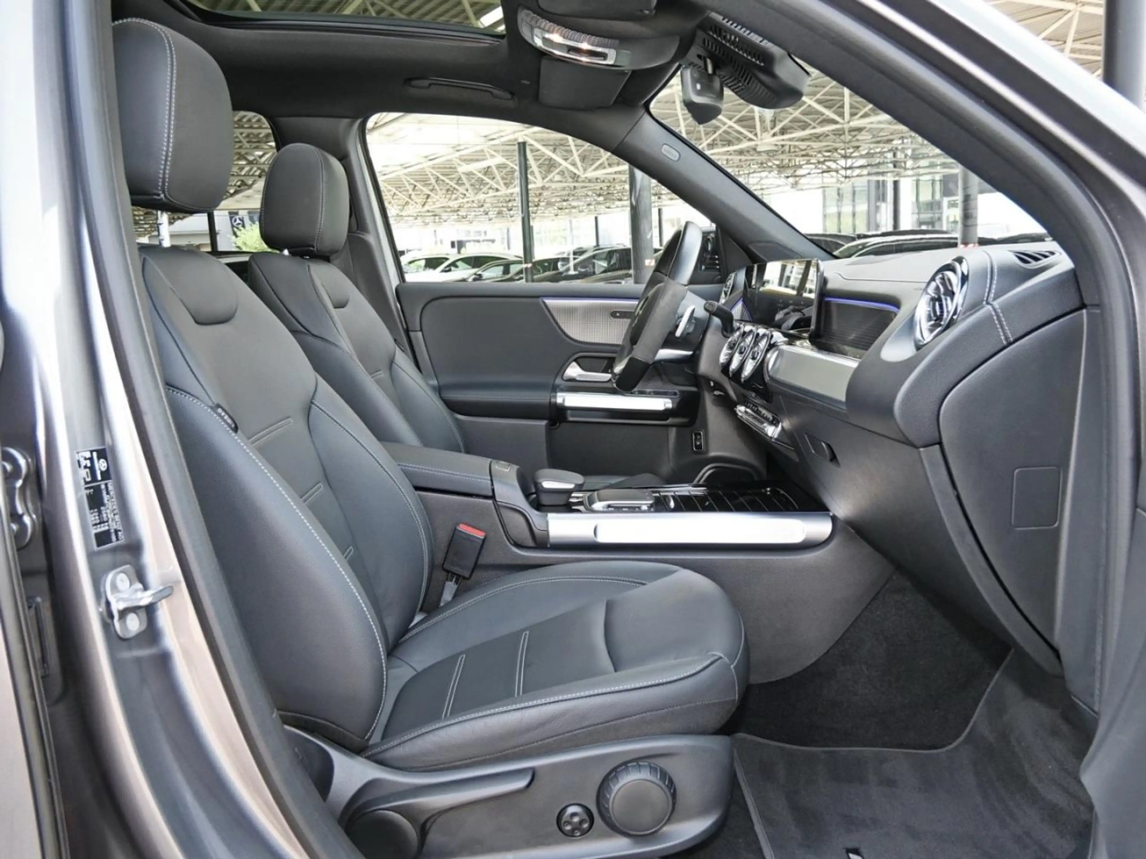 Mercedes-Benz EQB 350 4M AMG Night Panorama Distronic 360° — photo 9