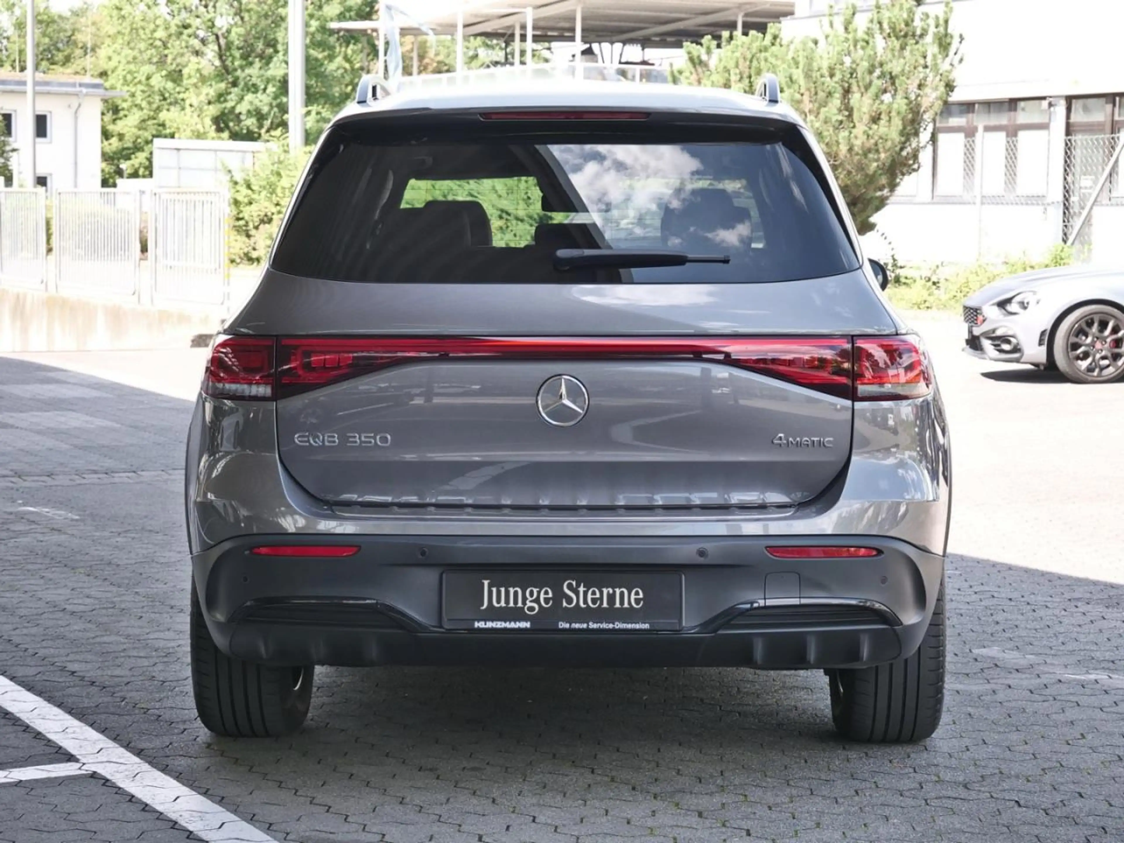 Mercedes-Benz EQB 350 4M AMG Night Panorama Distronic 360° — photo 4