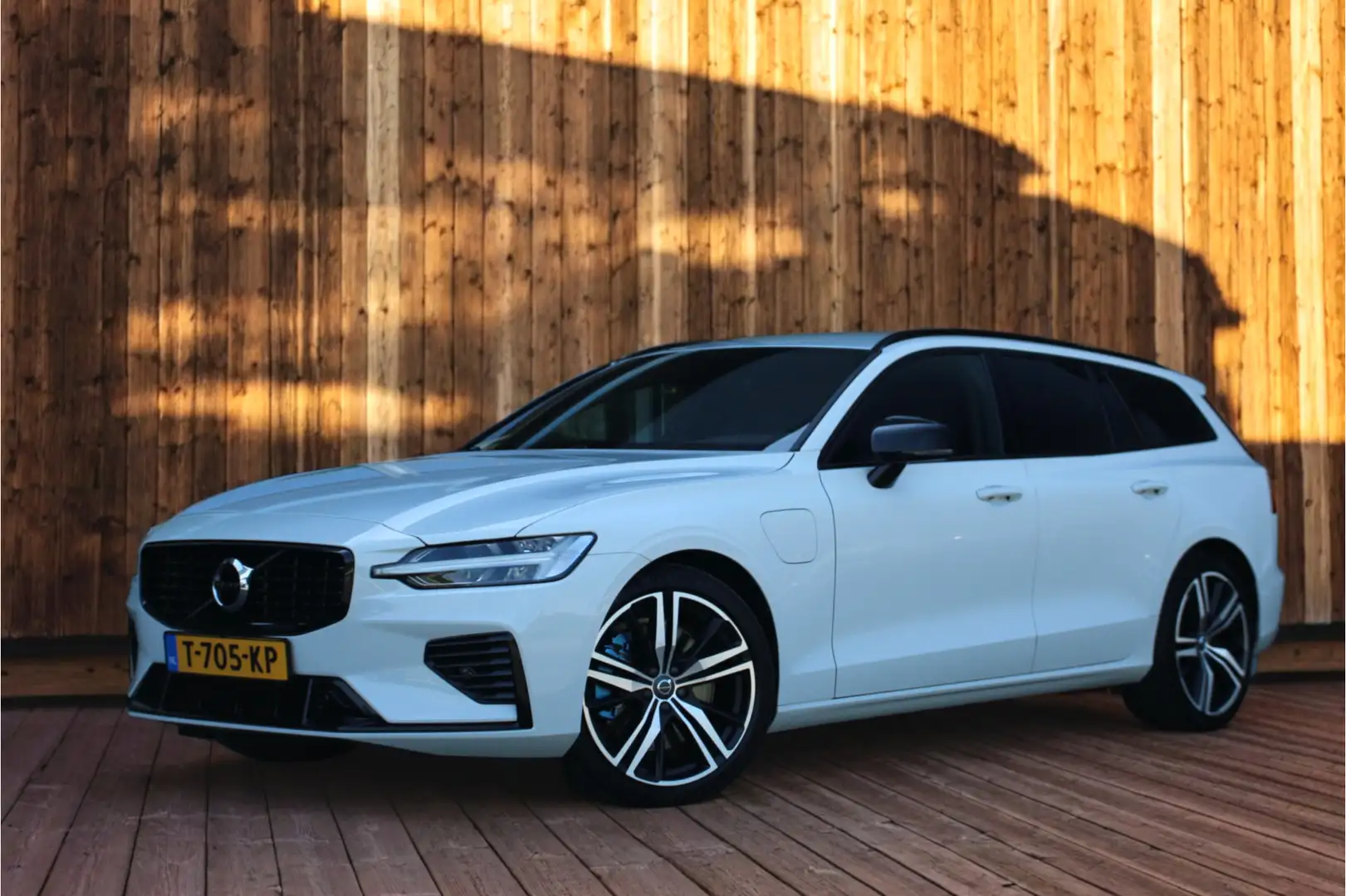 Volvo V60 T6 Recharge AWD R-Design | Adaptive cruise | Harma Wit - 1