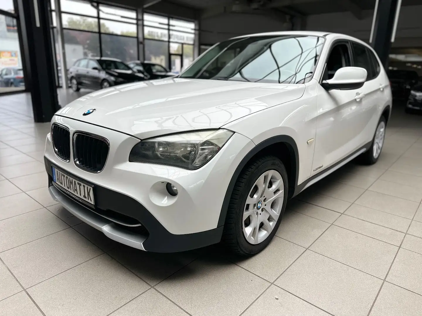 BMW X1 18 d xDrive Automatik, Bluetooth, USB Weiß - 1
