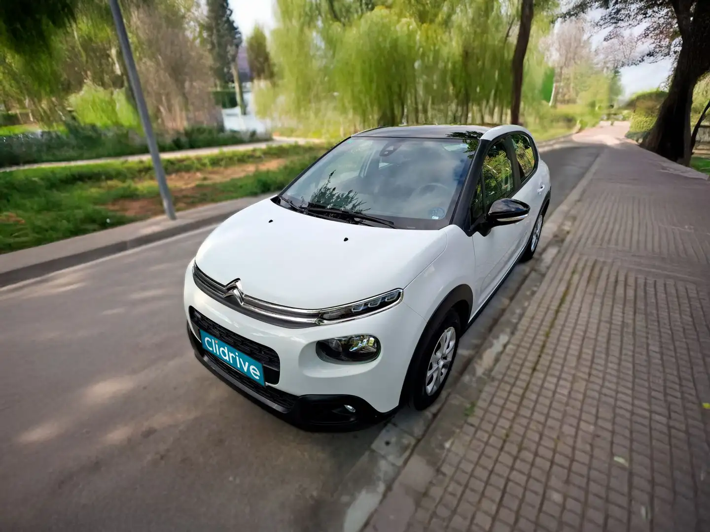 Citroen C3 1.2 PureTech GLP Feel 82 Blanc - 2