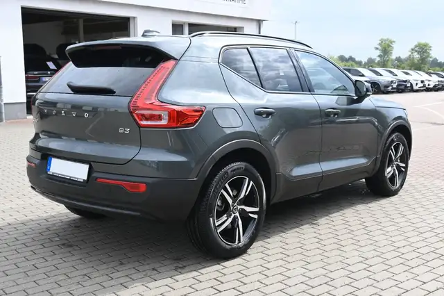 Volvo XC40 view 5