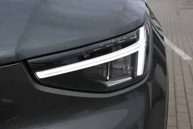Volvo XC40 view 10