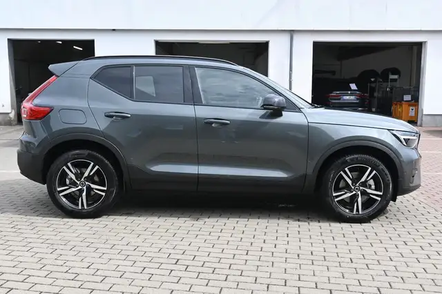 Volvo XC40 view 6