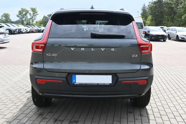 Volvo XC40 view 4