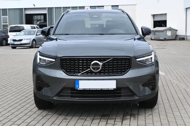 Volvo XC40 view 8