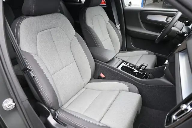 Volvo XC40 view 14
