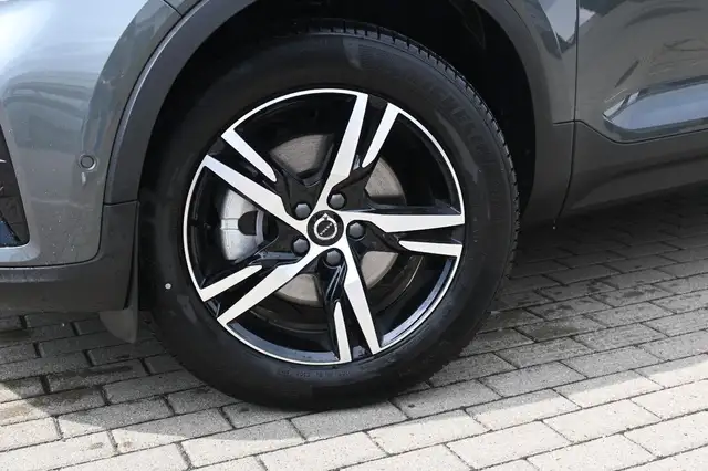 Volvo XC40 view 11
