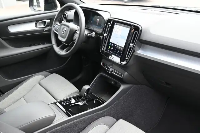 Volvo XC40 view 13