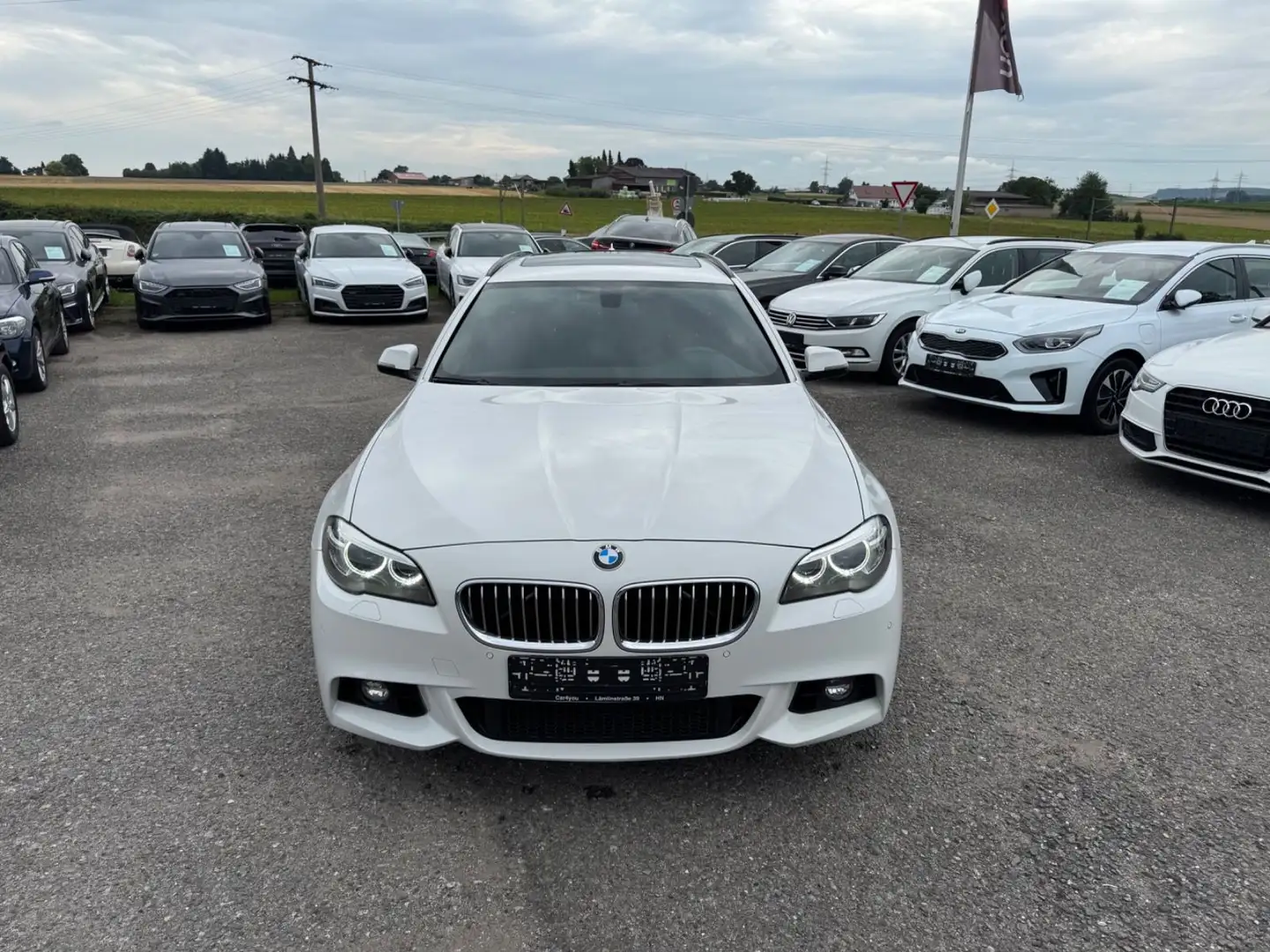 BMW 535 d Touring xDrive M-Paket Pano Navi Prof. PDC Alb - 2