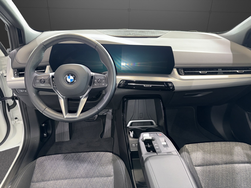 BMW 218 i Active Tourer PremiumPaket Rückfahrkamera — photo 9