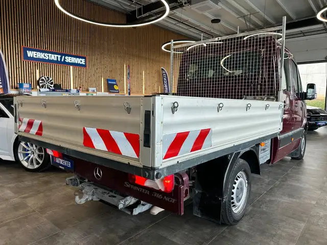Mercedes-Benz Sprinter view 2