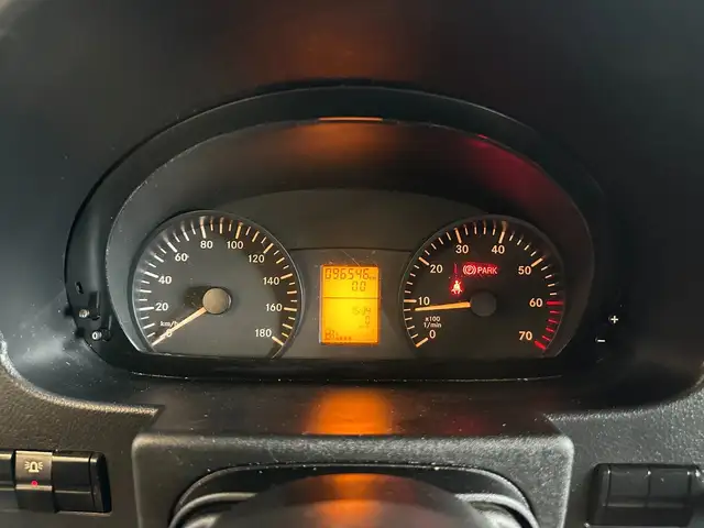 Mercedes-Benz Sprinter view 15
