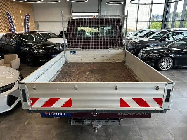 Mercedes-Benz Sprinter view 6