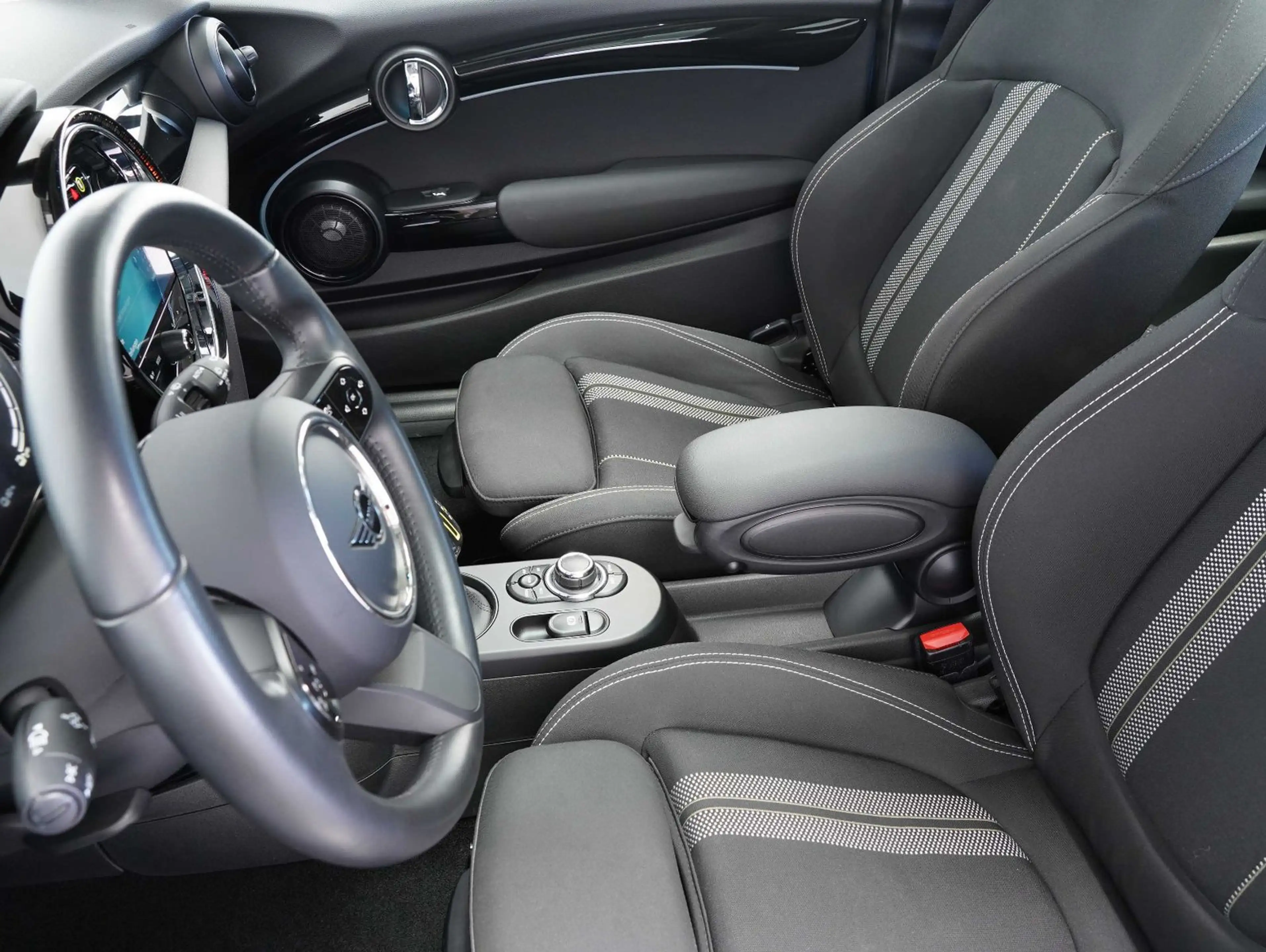 MINI Cooper SE Classic Trim LED/KEYLESS/HEADUP/PANO — photo 7