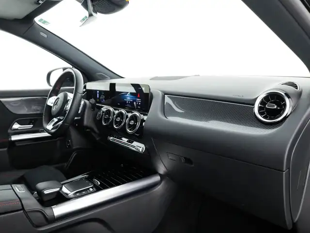 Mercedes-Benz GLA view 10