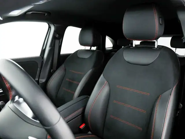 Mercedes-Benz GLA view 13
