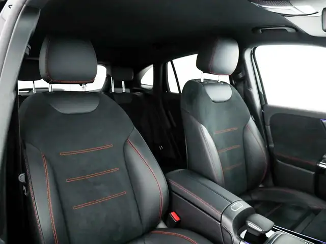 Mercedes-Benz GLA view 12