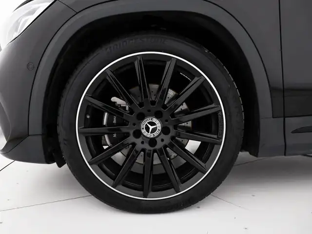 Mercedes-Benz GLA view 7