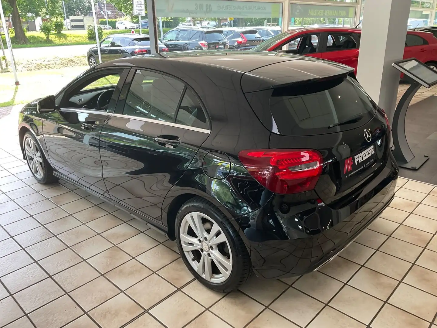 Mercedes-Benz A 180 A -Klasse A 180 BlueEfficiency Czarny - 2