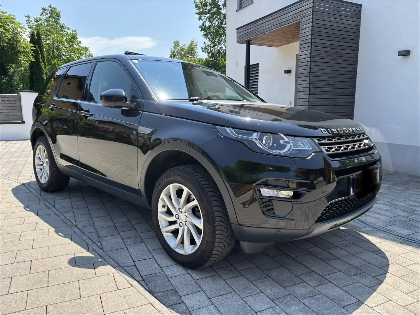 Land Rover Discovery Sport 2,0 SD4 4WD SE Aut., AHK Schwarz - 2