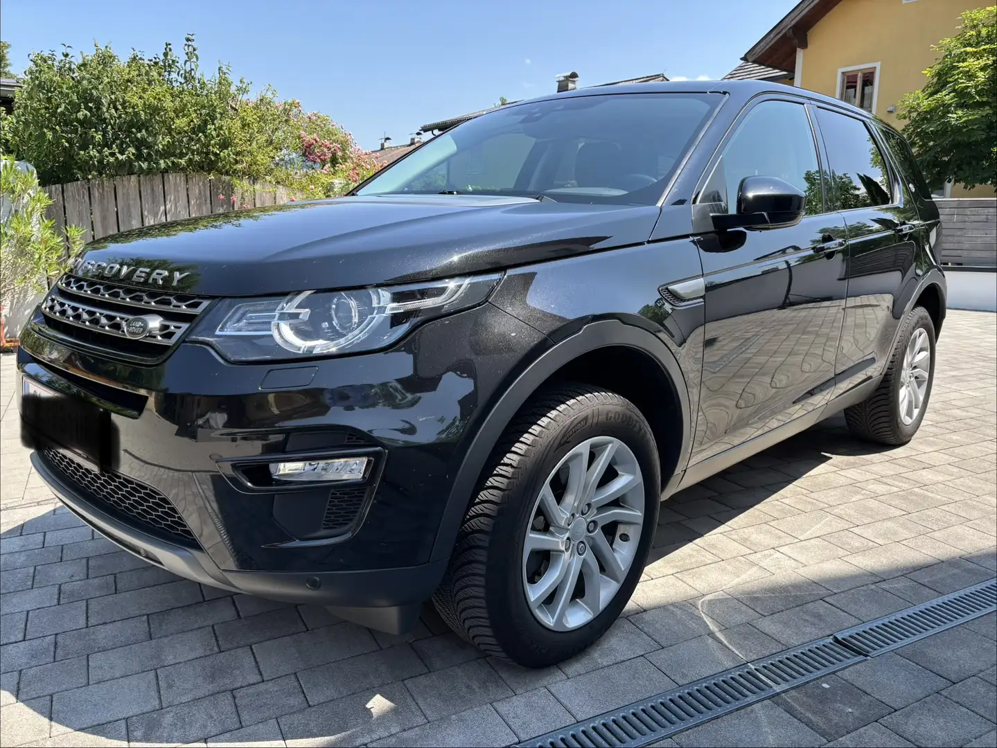 Land Rover Discovery Sport 2,0 SD4 4WD SE Aut., AHK Schwarz - 1