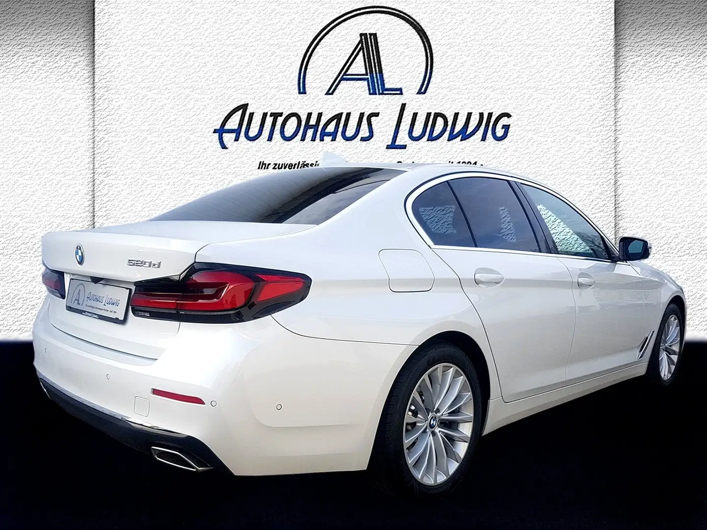 BMW 520 d Lim Sportaut Luxury*Mhd-LCI*HUD*DrivProfessional White - 2