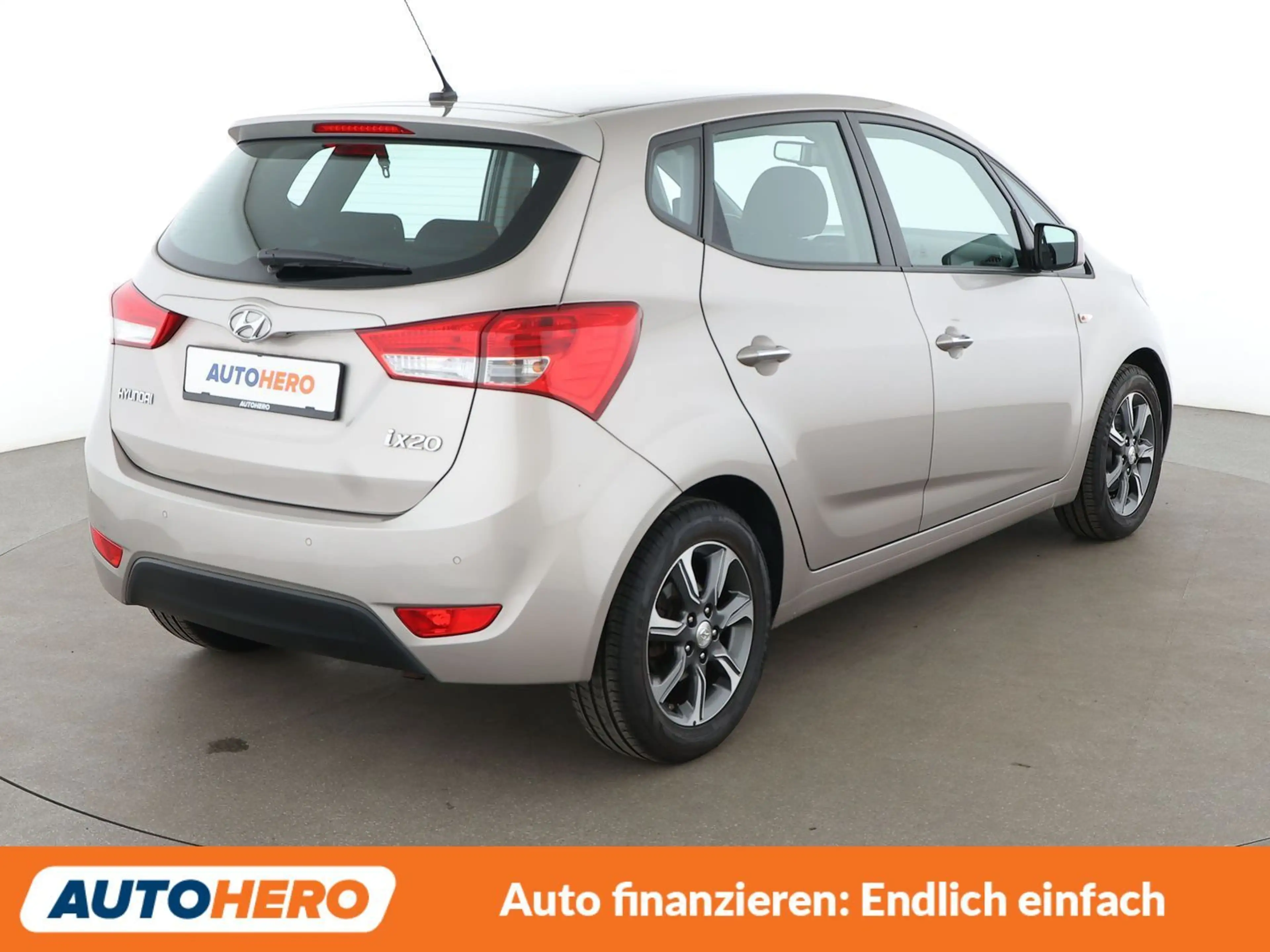 Hyundai iX20 1.6 Style Aut*NAVI*CAM*PDC*SHZ*KLIMA*GARANTIE* — photo 6