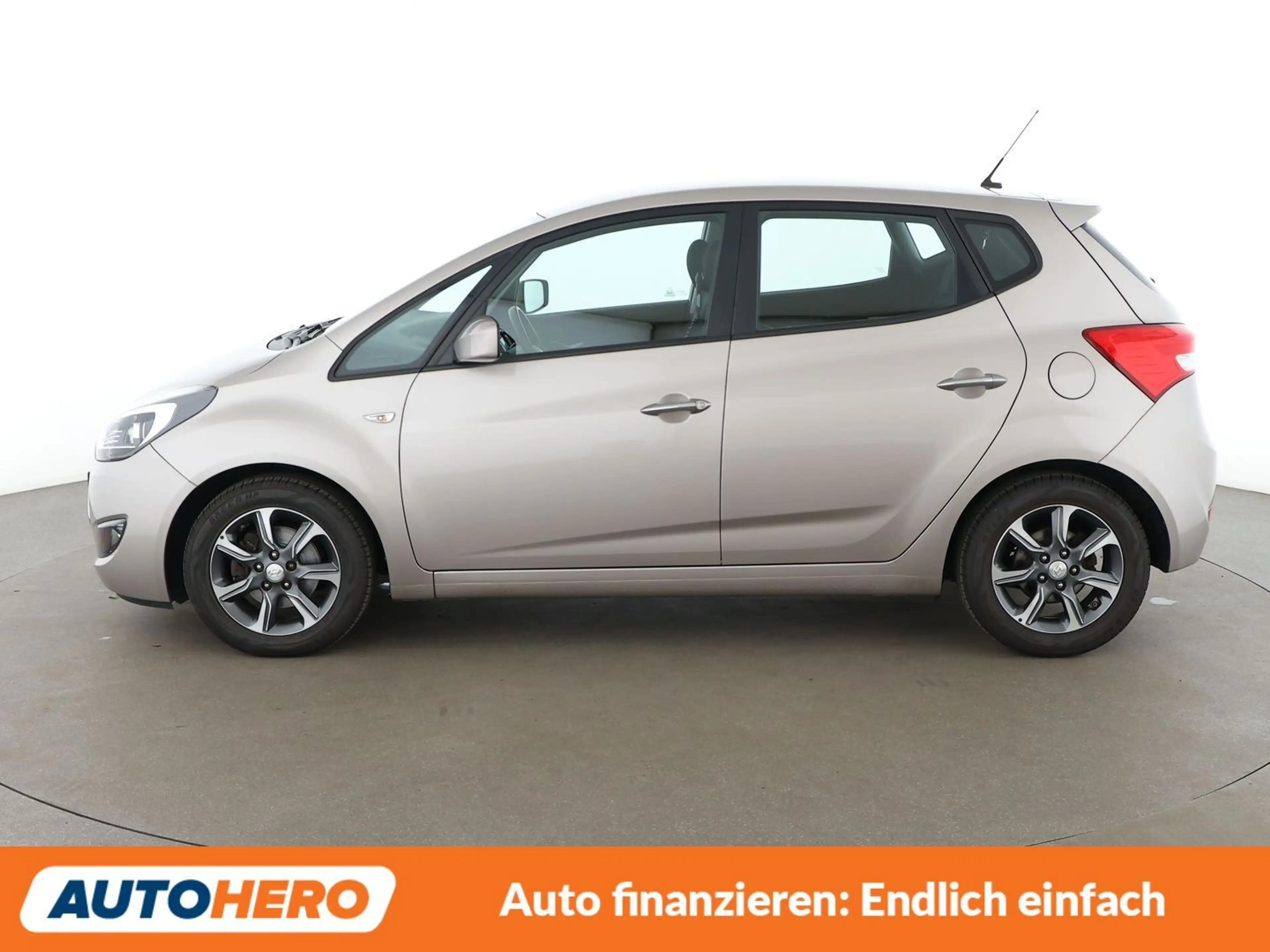 Hyundai iX20 1.6 Style Aut*NAVI*CAM*PDC*SHZ*KLIMA*GARANTIE* — photo 3