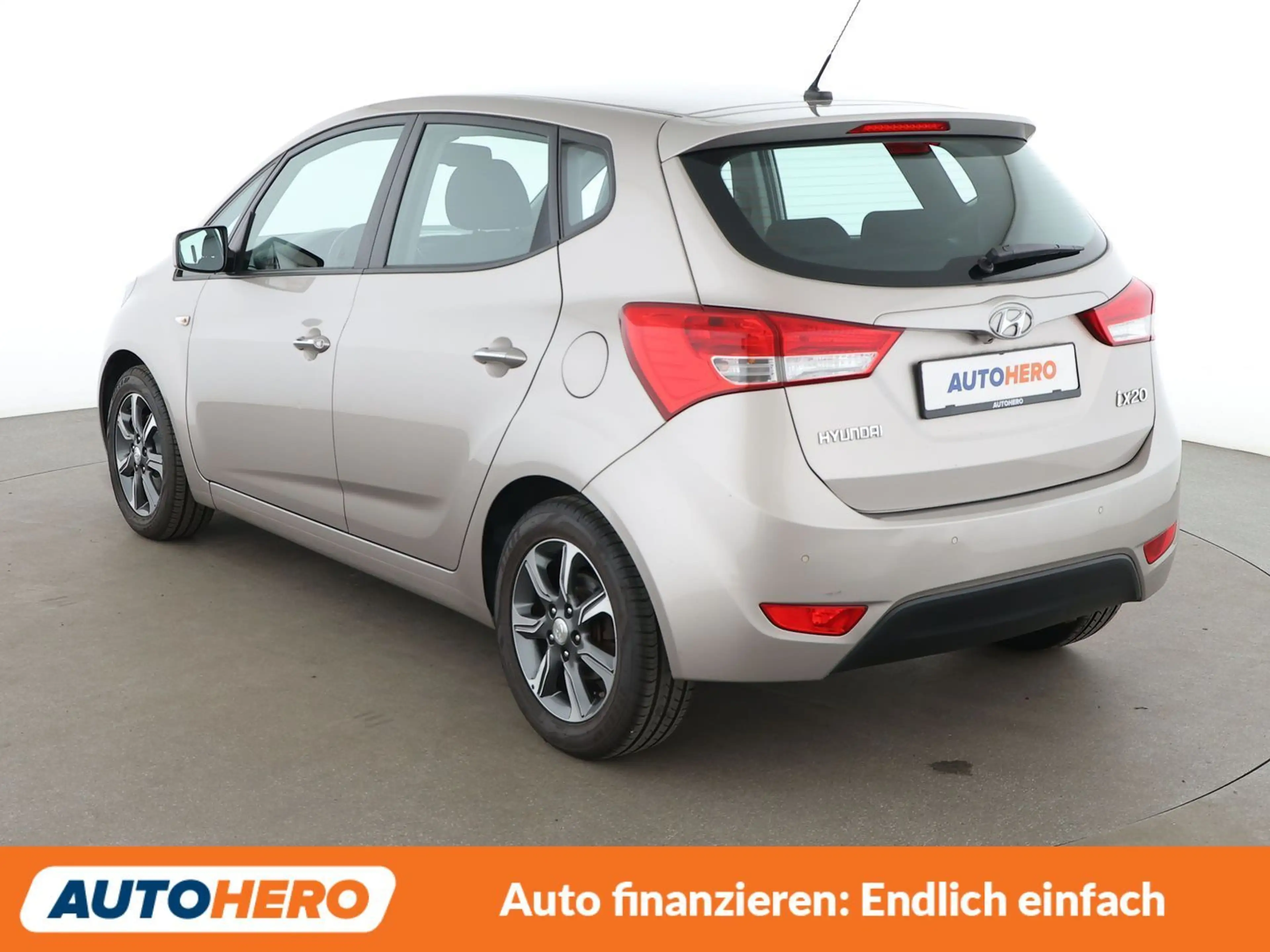 Hyundai iX20 1.6 Style Aut*NAVI*CAM*PDC*SHZ*KLIMA*GARANTIE* — photo 4