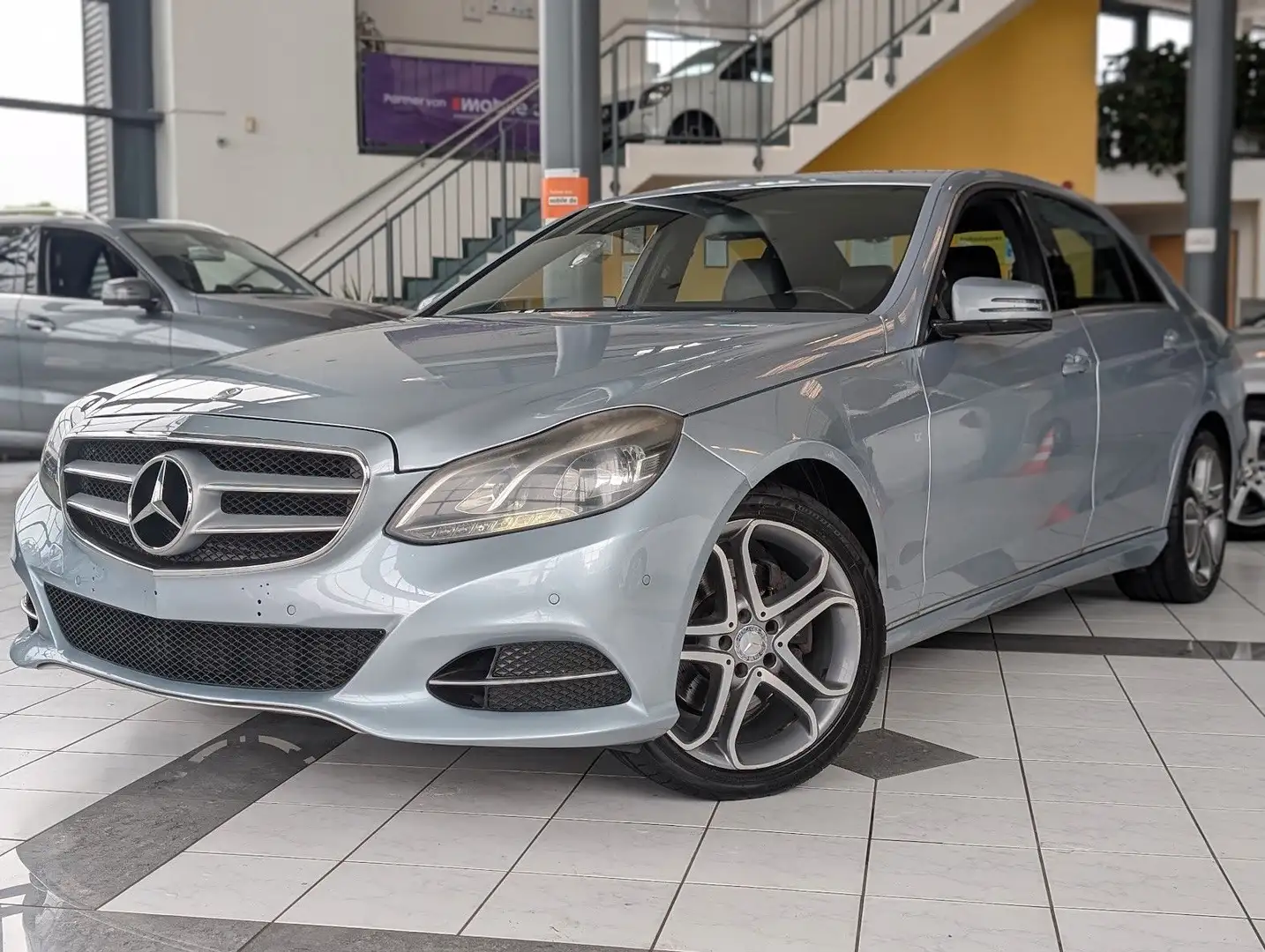 Mercedes-Benz E 200 E200 Avantgarde Leder LED PDC Navi ab 149€/Monat Argintiu - 1