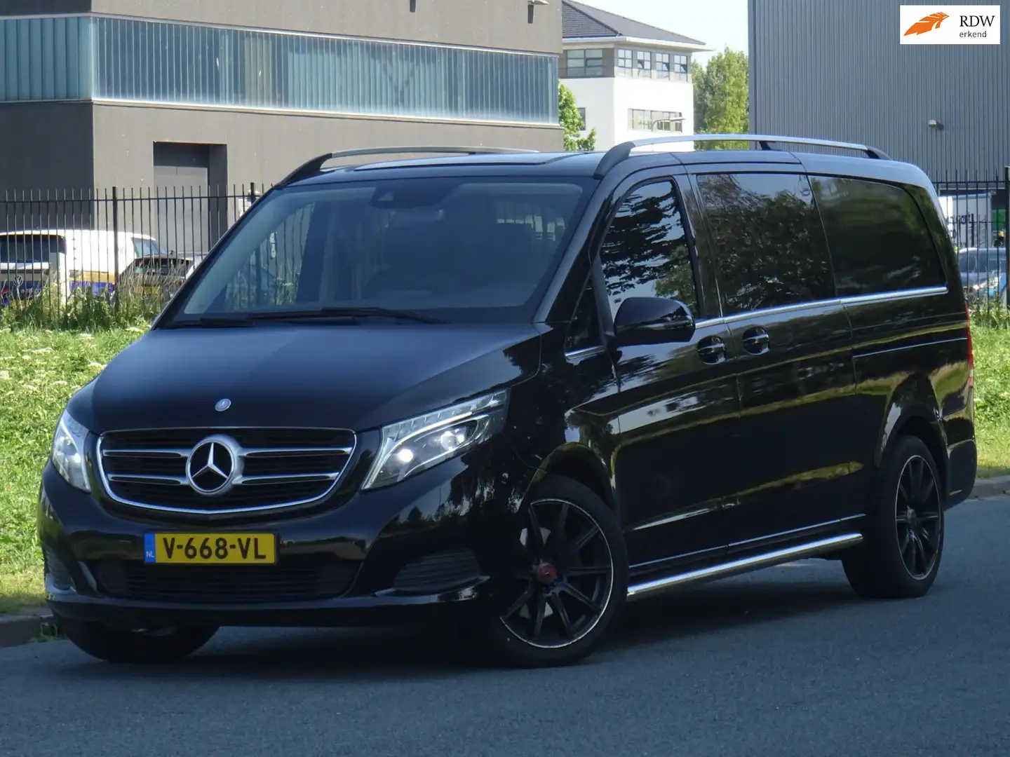 Mercedes-Benz V 250 250d Extra Lang DC Avantgarde Edition Zwart - 1