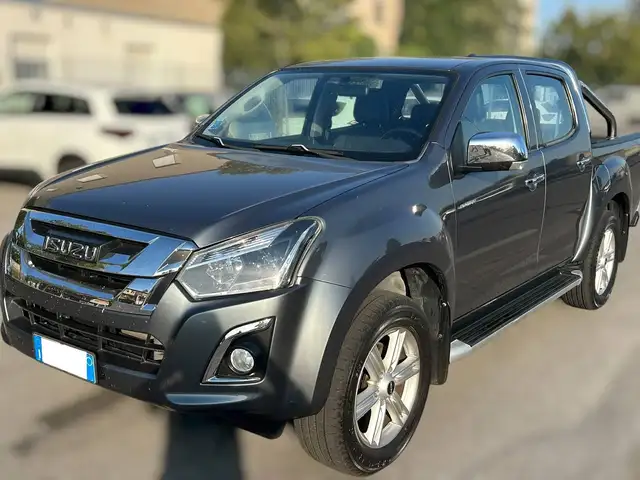 Isuzu D-Max 1.9 td crew Quasar 4x4 auto - ANCHE PER NEOPATENTATI