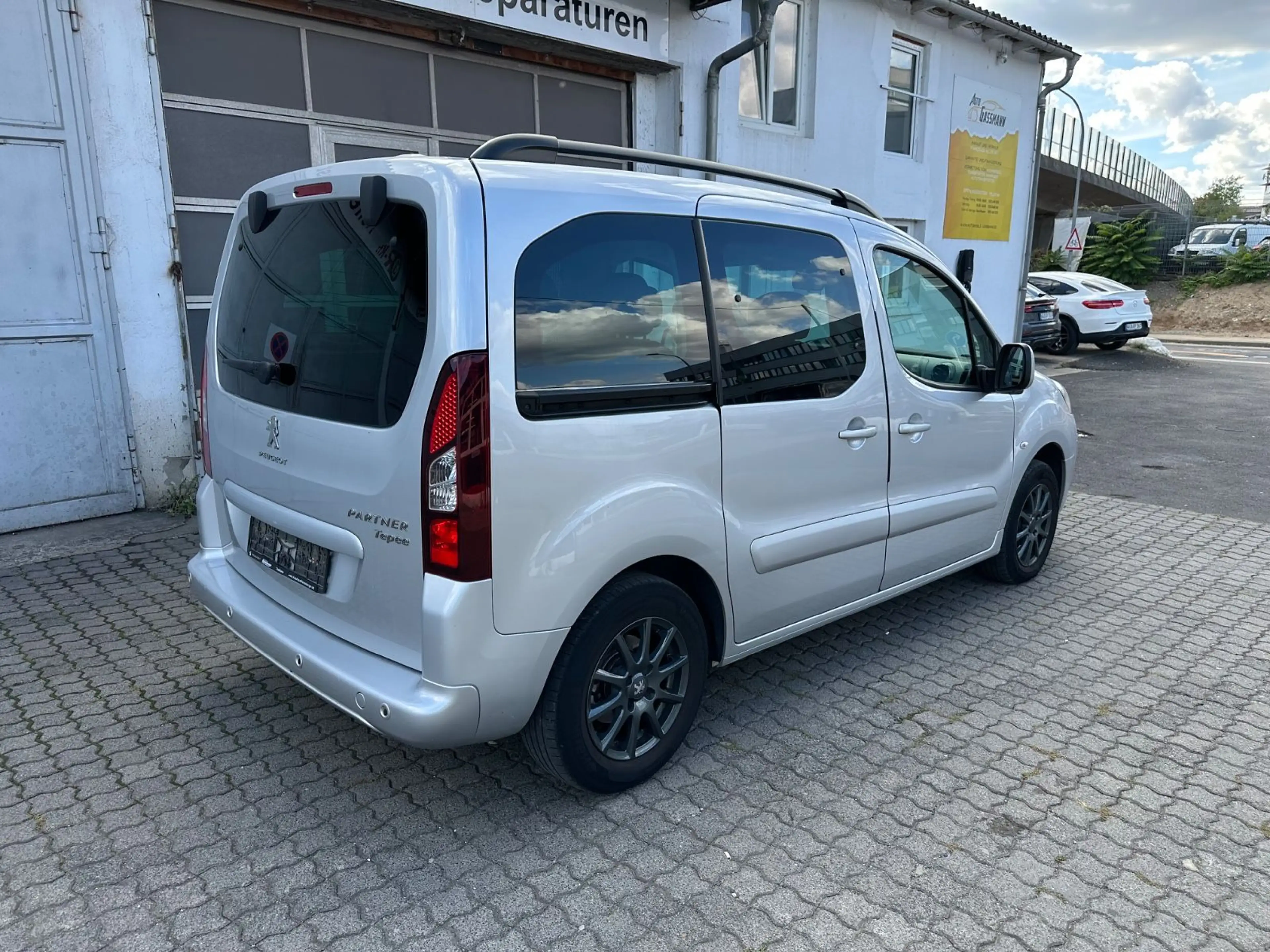 Peugeot Partner Tepee Allure  1.6 HDI Klima AHK Tüv Neu — photo 4
