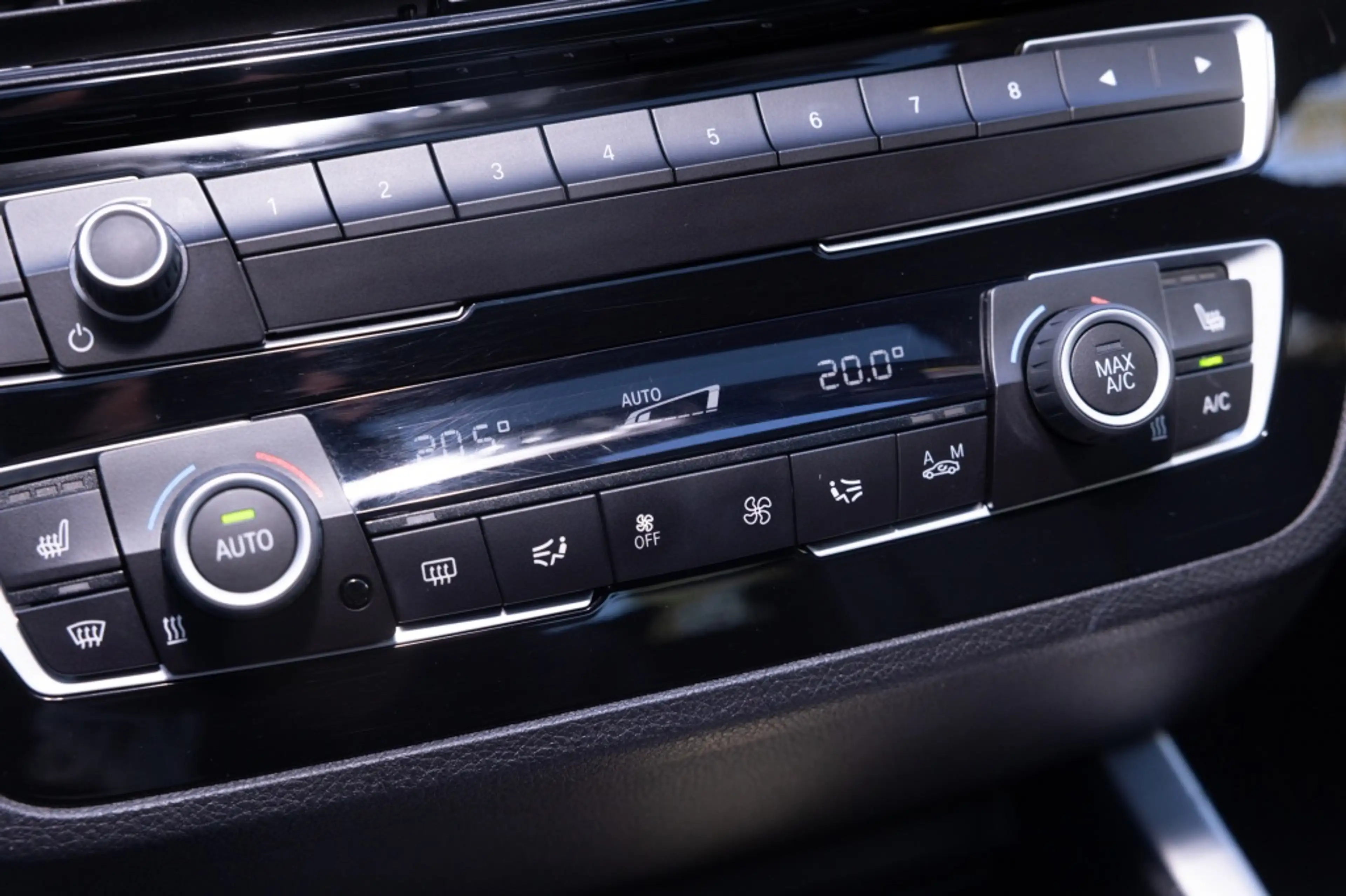 BMW 120 1 Limousine 5-trg. i Edition M Sport Shadow — photo 21