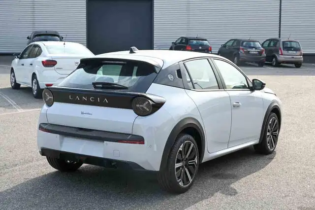 Lancia Ypsilon view 3